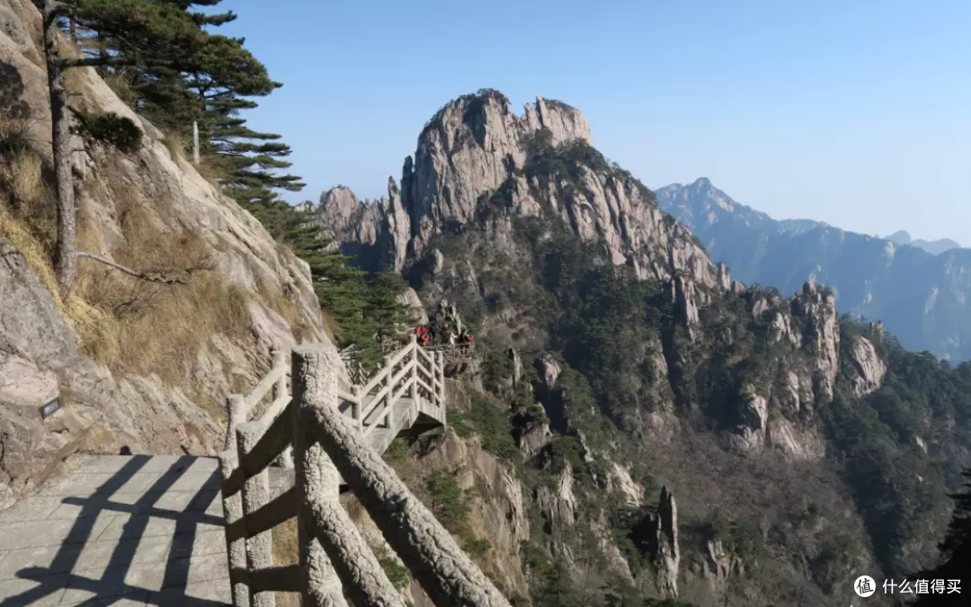 人杰山灵的黄山