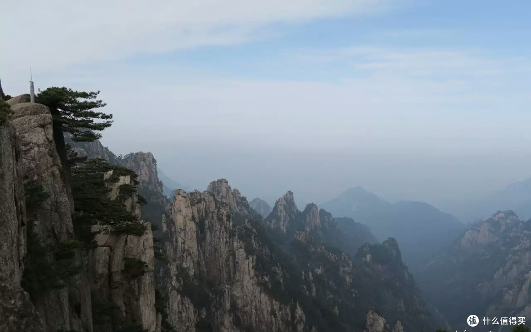 人杰山灵的黄山