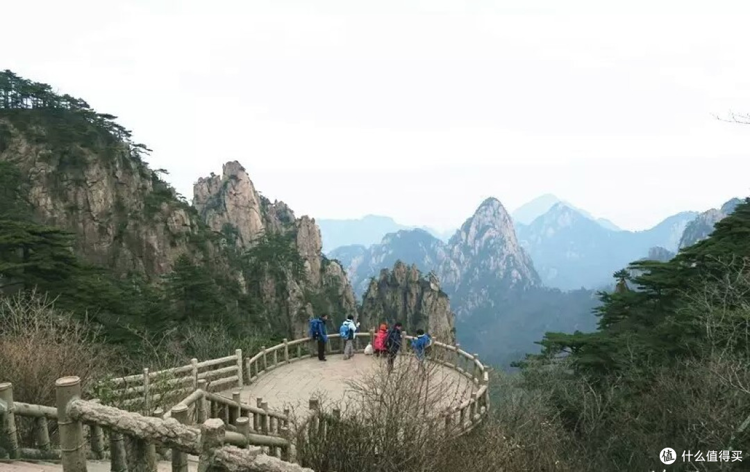 人杰山灵的黄山
