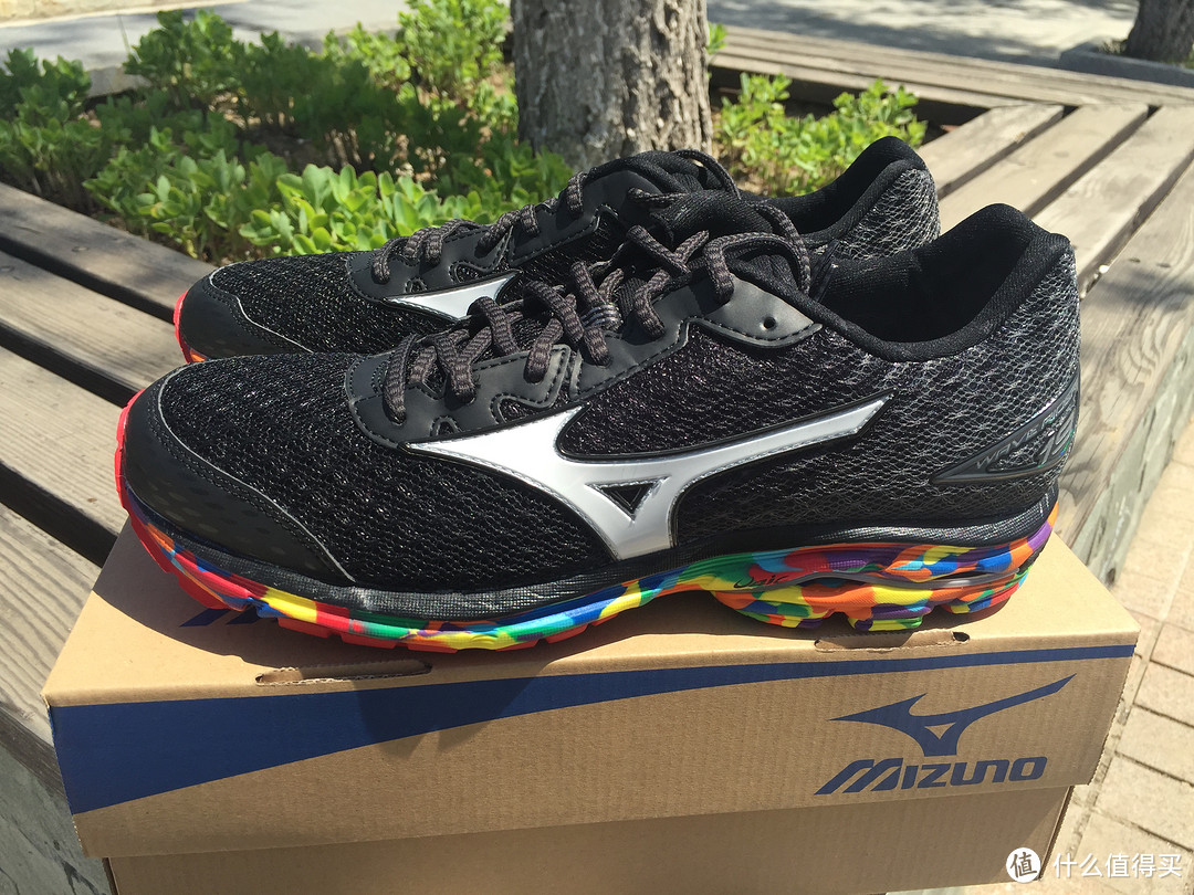 #618看我的# 脚踩彩虹起舞：Mizuno 美津浓 WAVE RIDER 19 J1GC160870 跑鞋 评测以及美津浓次*级跑鞋对比