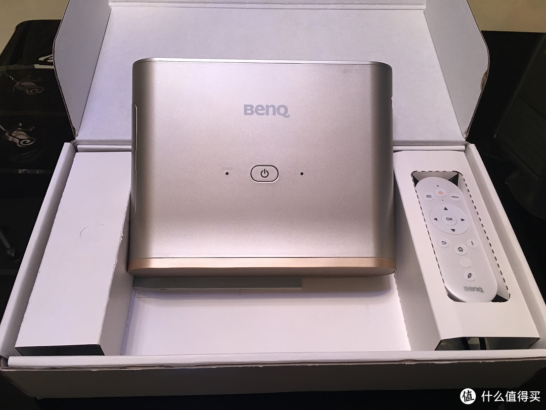 适合自己才是最好的微投:BenQ 明基 i300J 智能投影仪 无屏电视