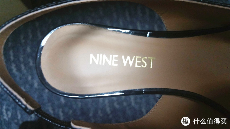 Nine West 玖熙  ANYAMARIE 尖头搭扣平底单鞋