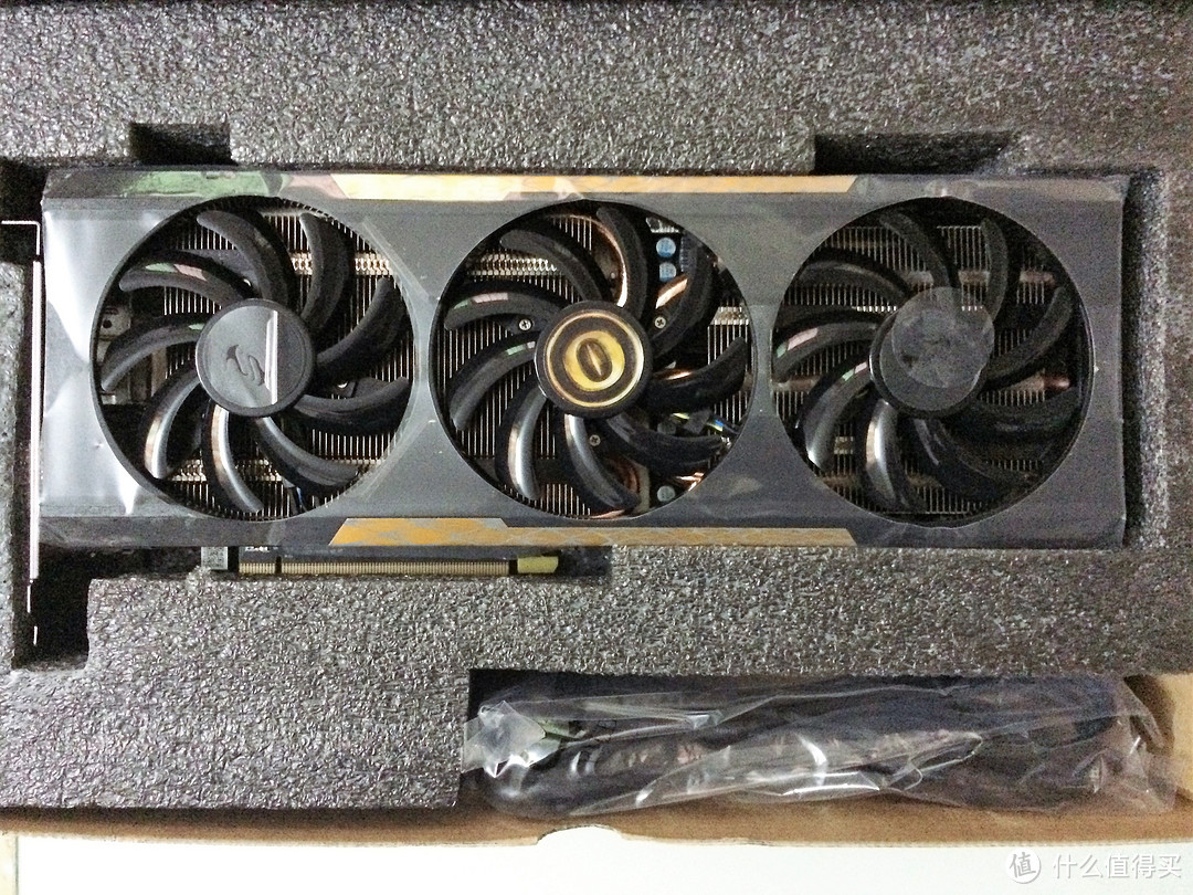 现在买显卡也能有点性价比：Sapphire 蓝宝石 R9 390 一键开核版简测