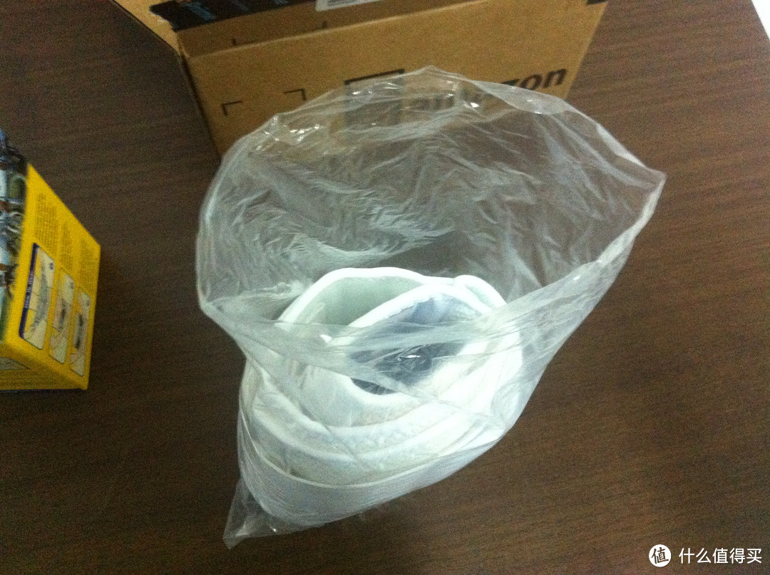 里面的袋子就是这么敞开的,没有密封或者是粘的痕迹,有点奇怪 里面的袋子就是这么敞开的,没有密封或者是粘的痕迹,有点奇怪