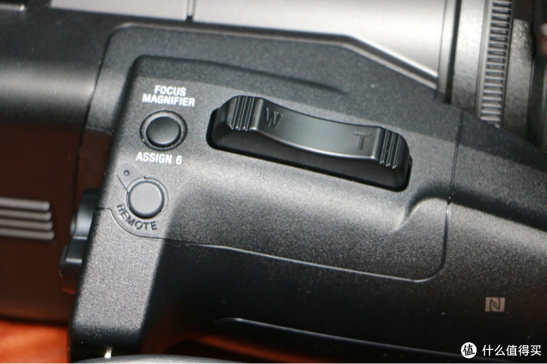 #本站首晒# SONY 索尼 hxr-nx3 专业手持式存储卡高清摄录一体机