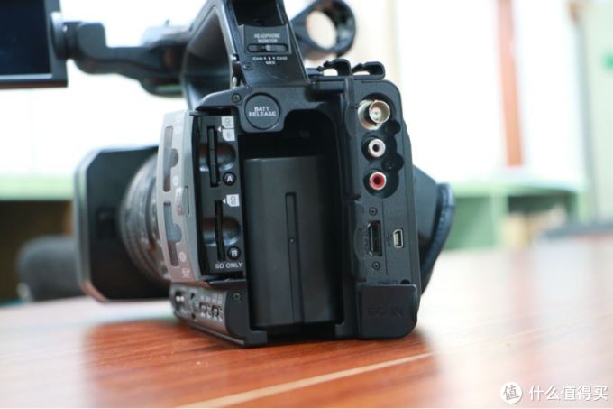 #本站首晒# SONY 索尼 hxr-nx3 手持式存储卡高清摄录一体机