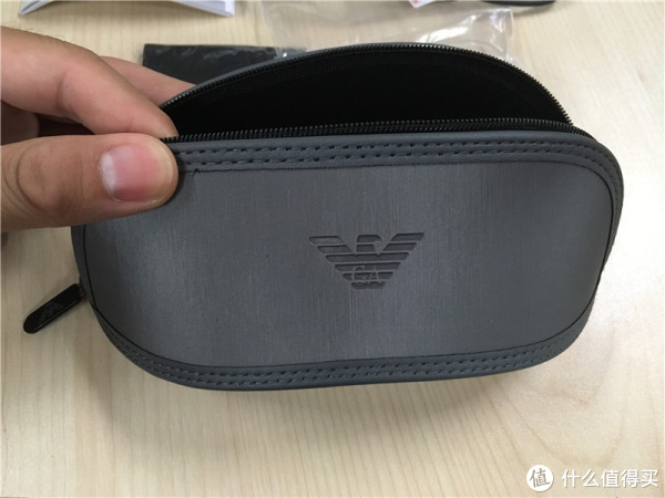 打开后的全家福 眼镜盒 眼镜 说明书 armani平光镜片 armani眼镜布