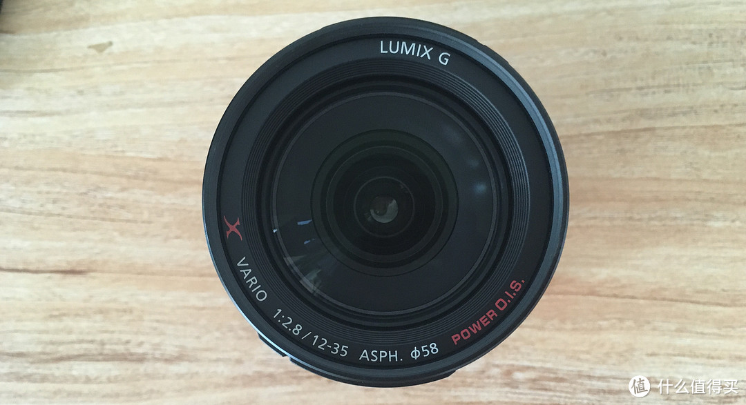 不懂参数妹子又来了： Panasonic 松下 DMC-GH4微型单电机身 开箱