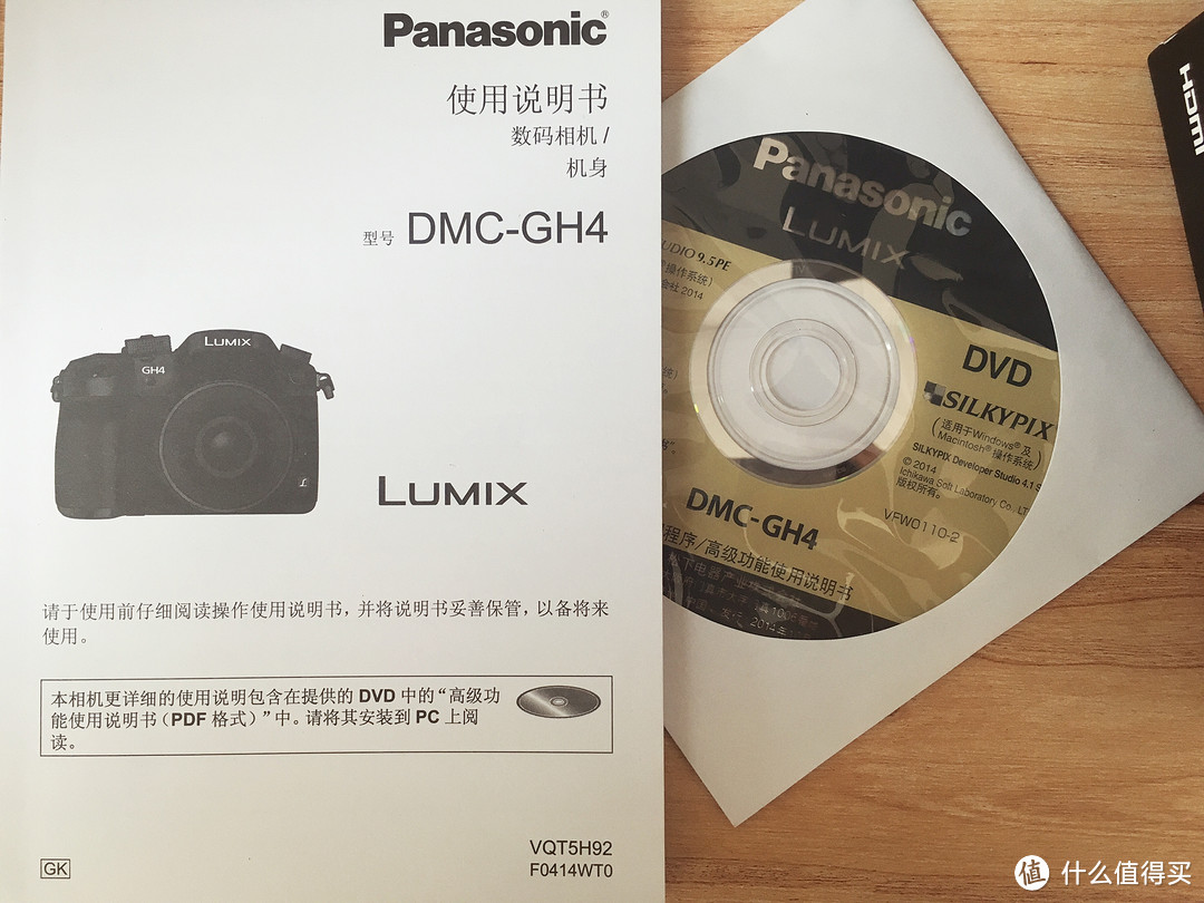 不懂参数妹子又来了： Panasonic 松下 DMC-GH4微型单电机身 开箱