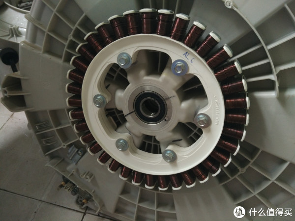 就可以把洗衣机减震器上下分离,减震弹簧也可以很方便的拆下来