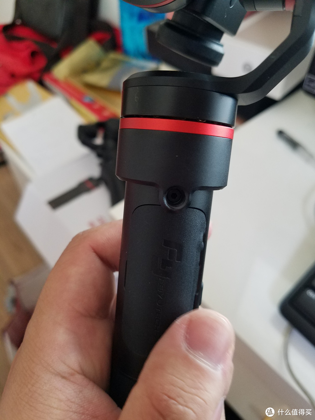 手持云台相机PK：大疆OSMO、飞宇魅眼对比