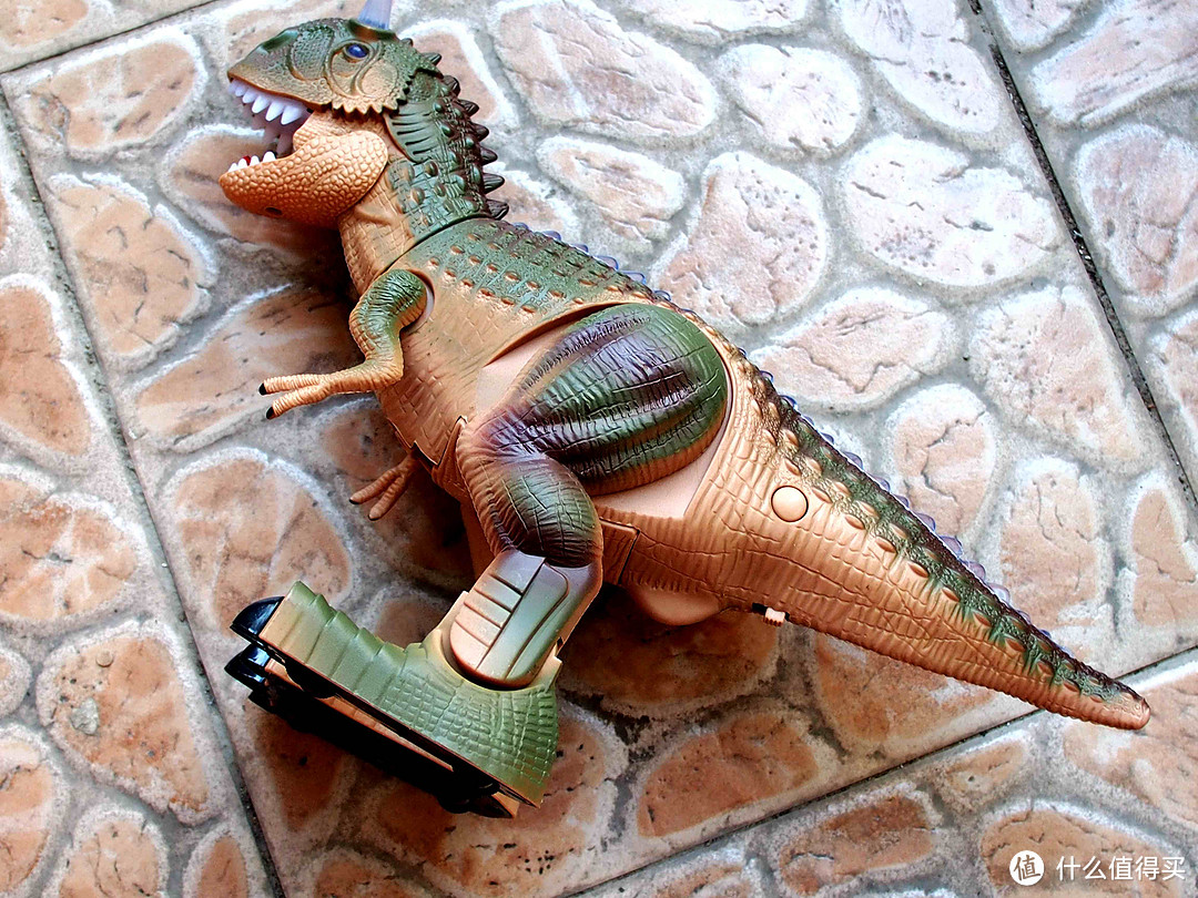莫名的喜感：给女儿的小玩具 电动恐龙玩具