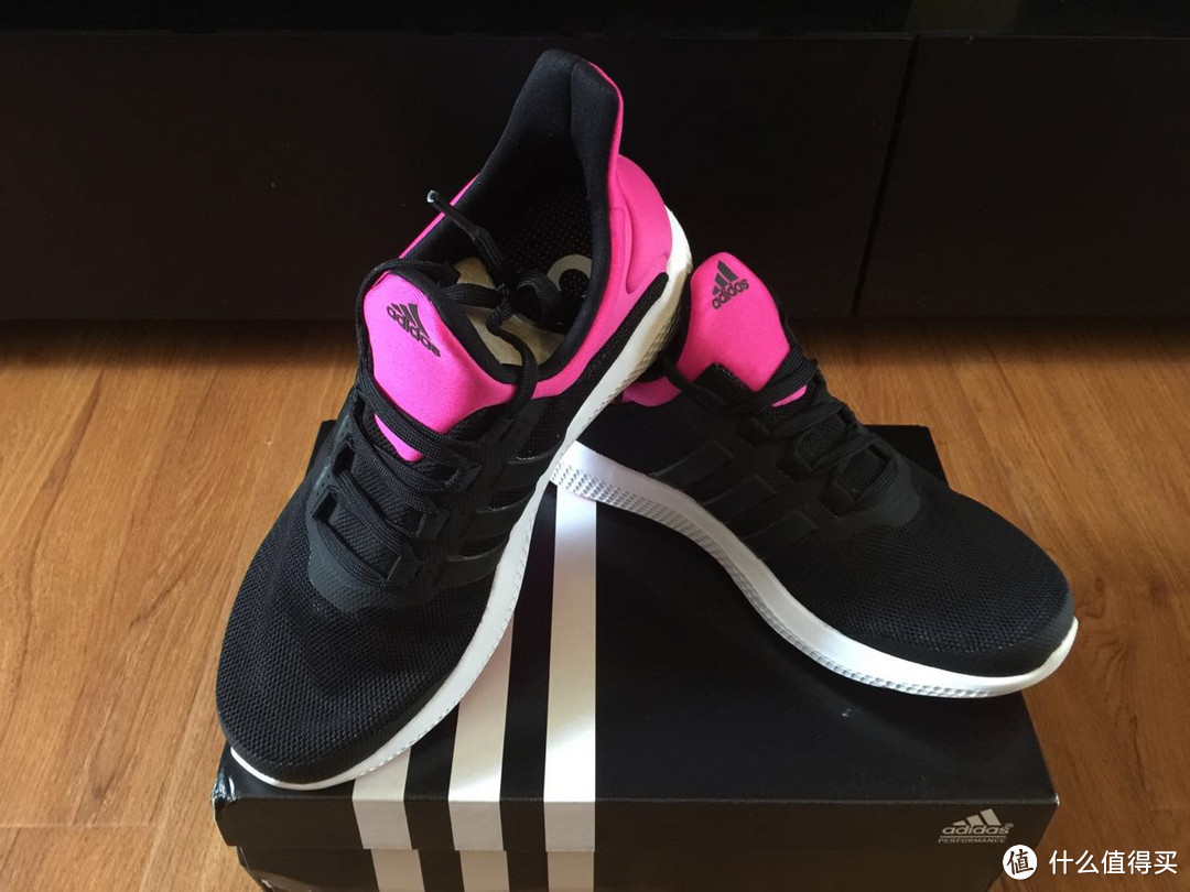 媳妇之怒：Adidas 阿迪达斯 Bounce AQ3589 女子跑步鞋 开箱