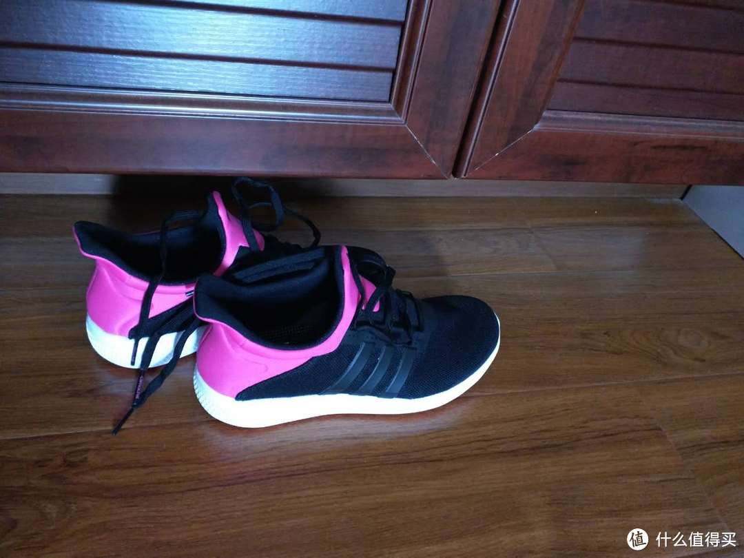 媳妇之怒：Adidas 阿迪达斯 Bounce AQ3589 女子跑步鞋 开箱