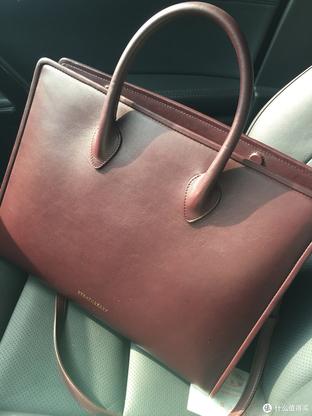 The Strathberry Tote Burgundy  外观展示