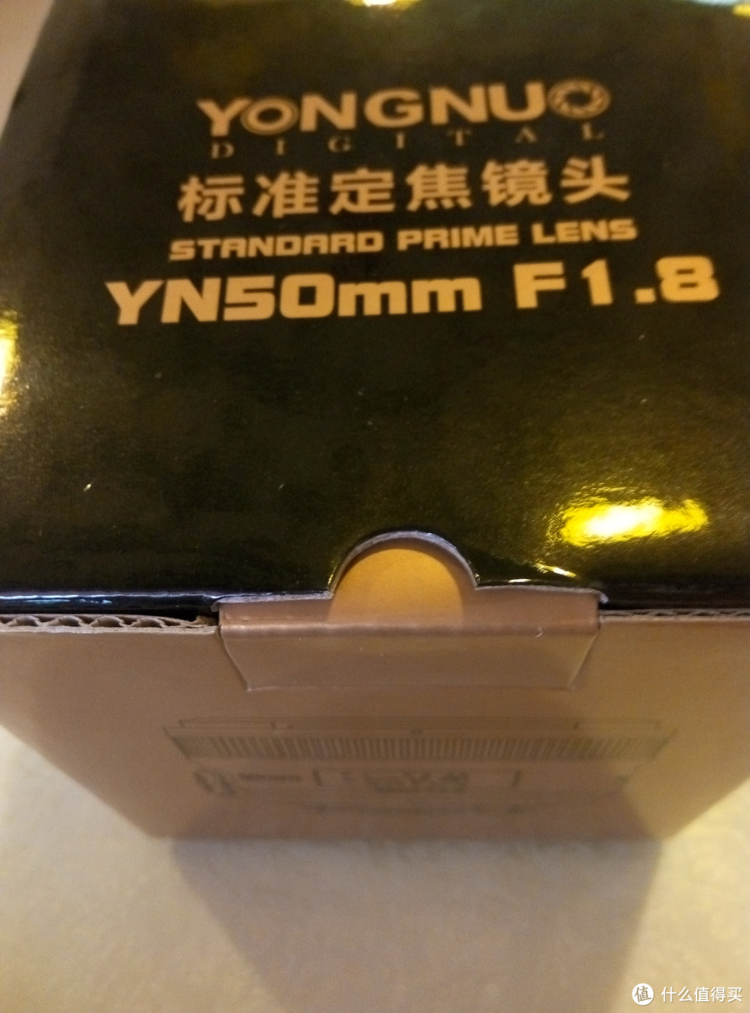 吃螃蟹：YONGNUO 永诺 尼康口 伪开箱与人精简单对比。