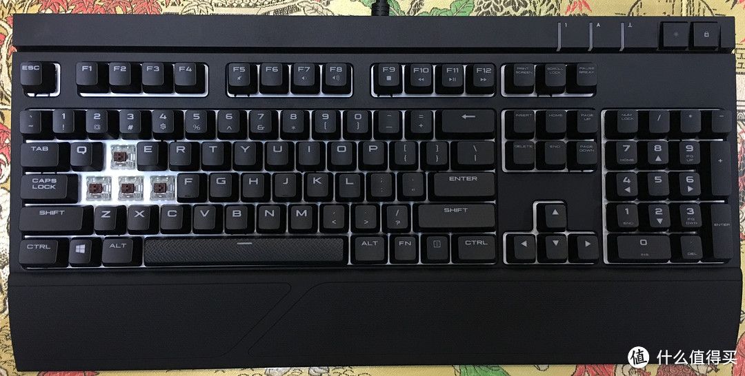 买挂面，送桌布，赠键盘 — 晒晒 Corsair 海盗船 STRAFE RGB 惩戒者 游戏键盘