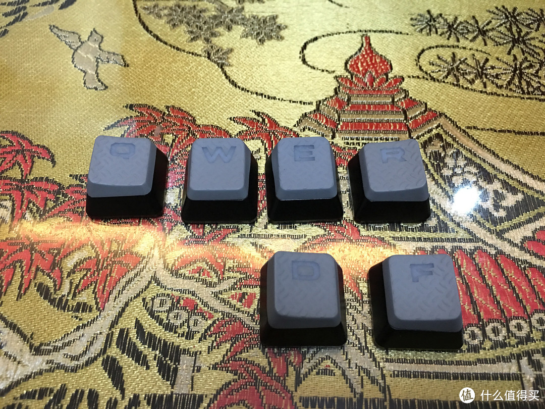 买挂面，送桌布，赠键盘 — 晒晒 Corsair 海盗船 STRAFE RGB 惩戒者 游戏键盘