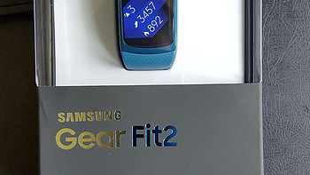 三星 Gear Fit 2 智能手环开箱展示(曲屏|表带|按扣|logo)