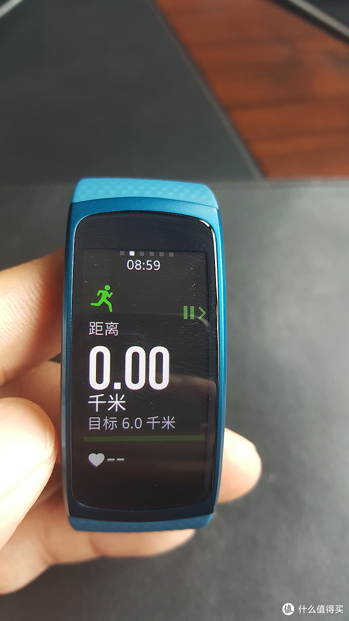 最美最强手环：SAMSUNG 三星 双核AMOLED曲屏 Gear Fit 2 智能手环