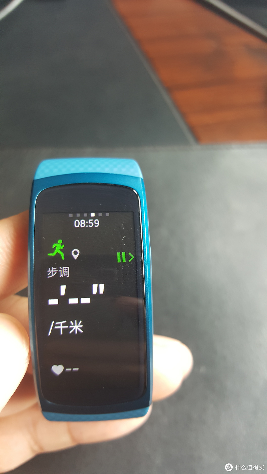 最美最强手环：SAMSUNG 三星 双核AMOLED曲屏 Gear Fit 2 智能手环