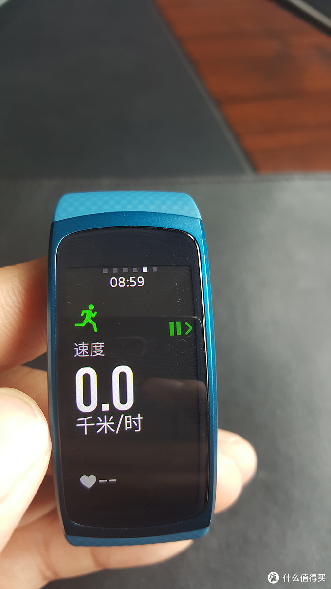 最美最强手环：SAMSUNG 三星 双核AMOLED曲屏 Gear Fit 2 智能手环