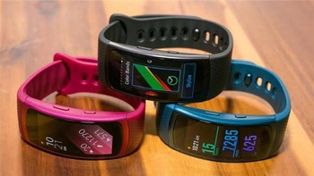 最美最强手环：SAMSUNG 三星 双核AMOLED曲屏 Gear Fit 2 智能手环