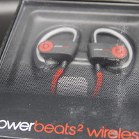 Beats PowerBeats2 耳机外观展示(充电口|控制器|开关键)