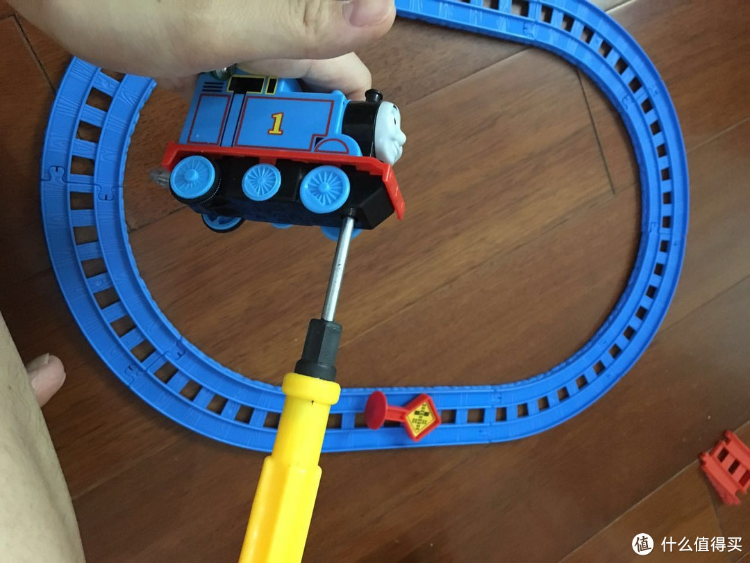 熊孩子的哄娃利器：Thomas & Friends 托马斯和朋友 电动系列 基础轨道套装