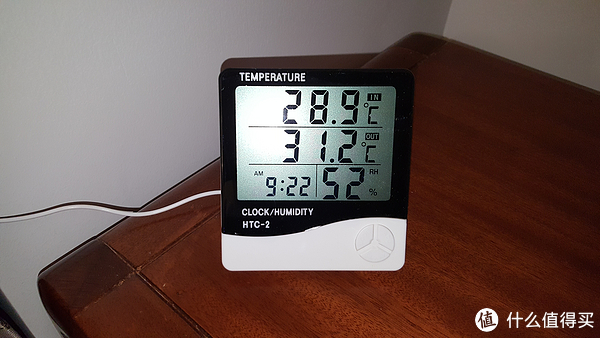 过了一小时后 晚上9点22分 室内温度是289摄氏度 室外温度是31