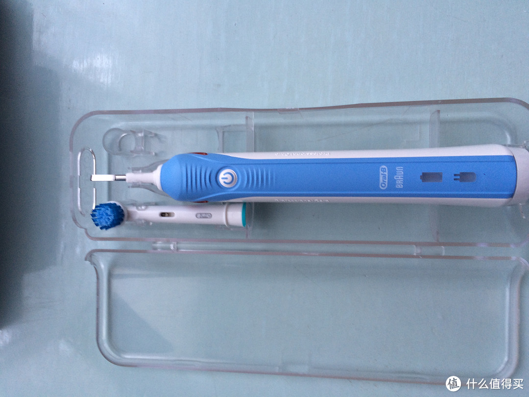 618牙膏牙刷屯两年系列： Oral-B 欧乐-B pro2000 电动牙刷 全套马杀鸡