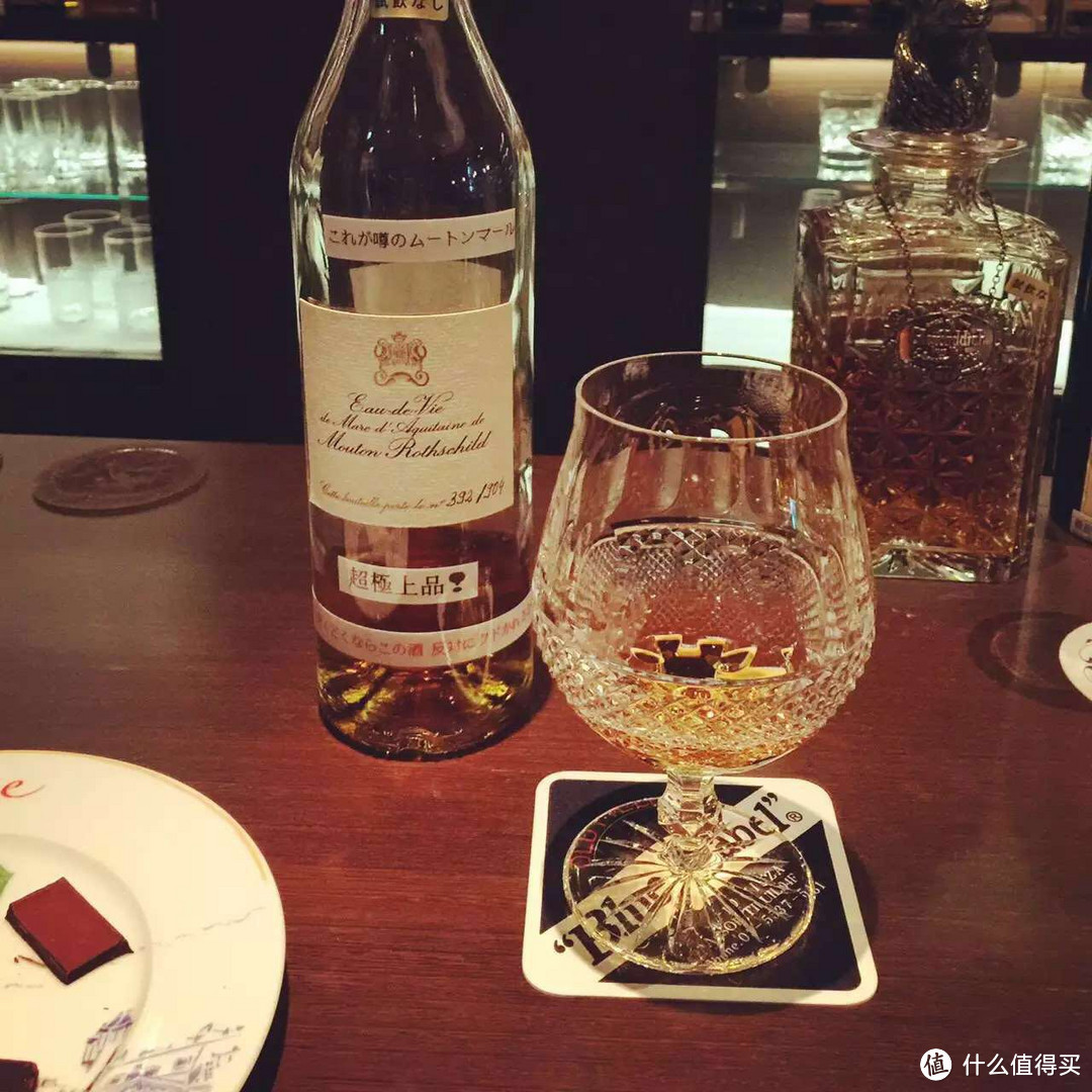 用桶、酒杯、酒吧