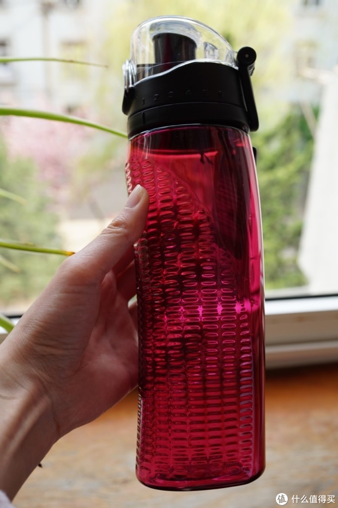 酷夏中的凉水杯:THERMOS 膳魔师 Intak Hydration 运动水壶 开箱及使用感受