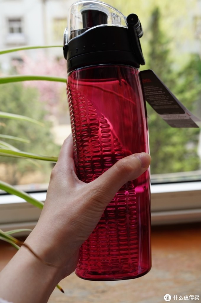 酷夏中的凉水杯:THERMOS 膳魔师 Intak Hydration 运动水壶 开箱及使用感受
