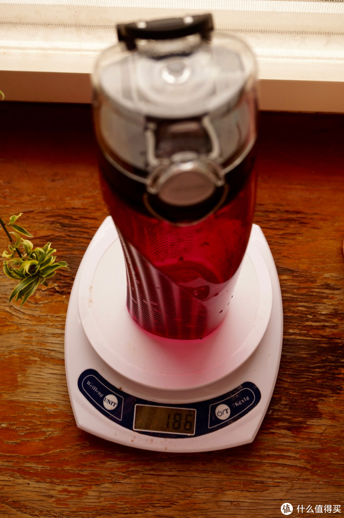 酷夏中的凉水杯:THERMOS 膳魔师 Intak Hydration 运动水壶 开箱及使用感受
