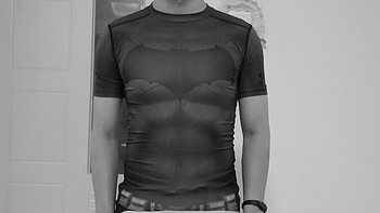身材不够装备来凑——Under Armour  安德玛 蝙蝠侠T恤&跑步短裤 小晒