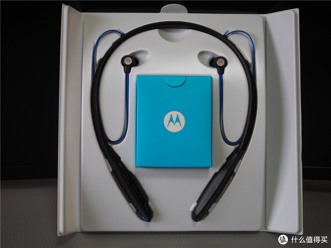 #本站首晒# 开始无线精彩：MOTOROLA 摩托罗拉 Surround220 双声道无线蓝牙耳机