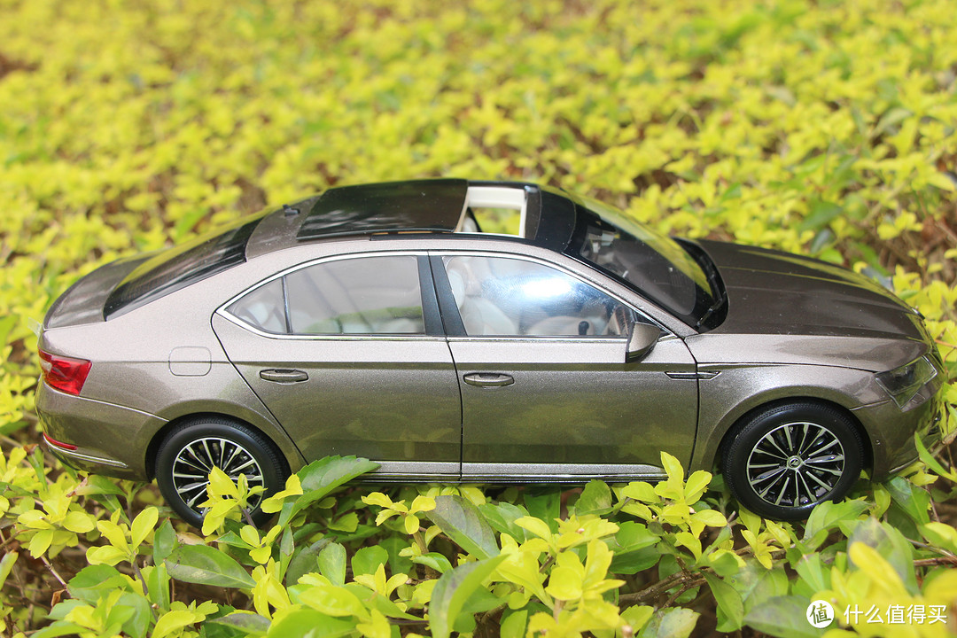 #本站首晒# 上海大众 SKODA SUPERB 1:18 汽车模型（文末彩蛋）