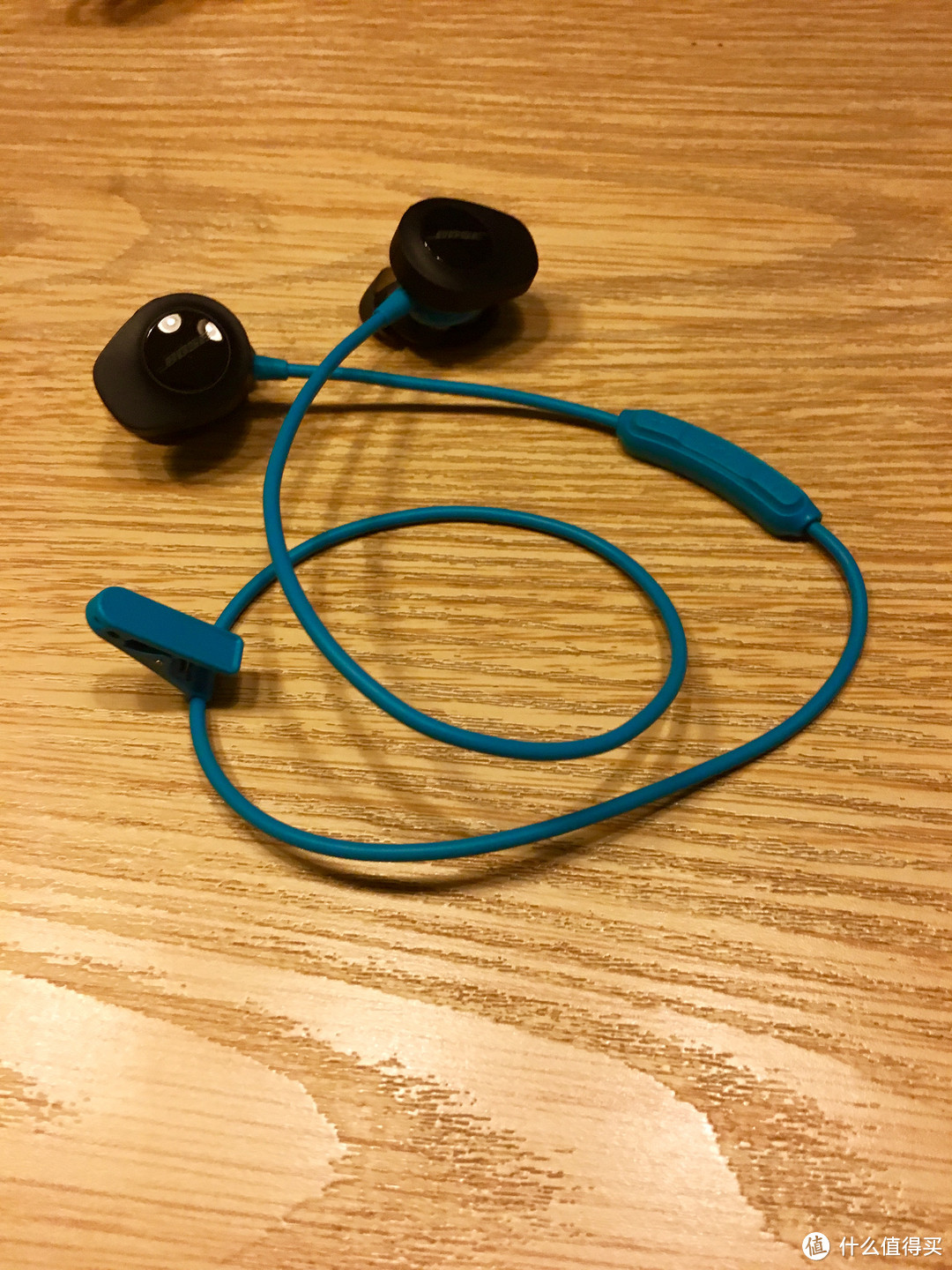 湖蓝色 BOSE SoundSport Wireless 入耳式运动耳机 首晒（附和 QC 25i 和 Soundtrue 的比较）