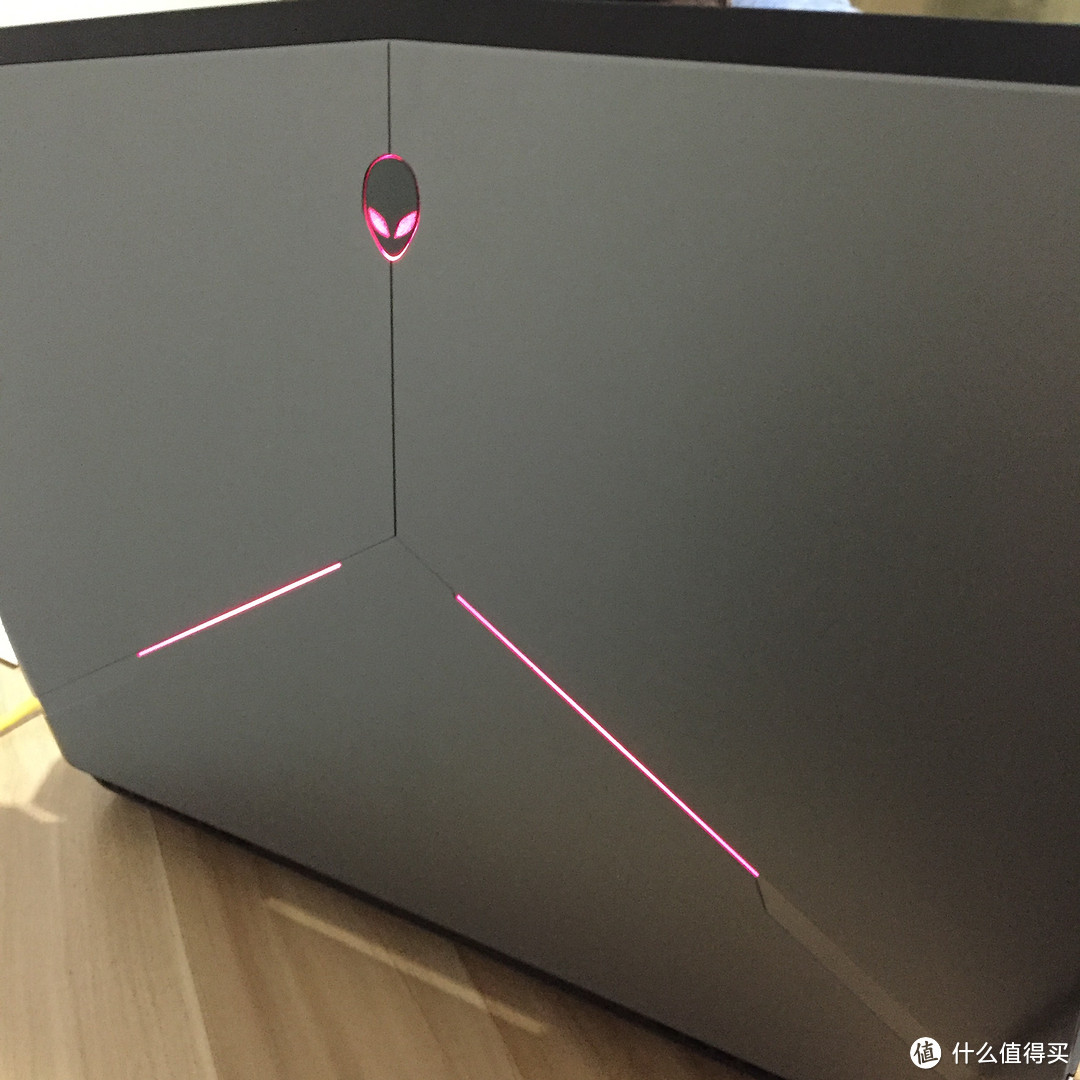 游戏妹纸的新宠：新蛋直邮入 Alienware 外星人 AW15R2 15.6寸 笔记本 加换SSD