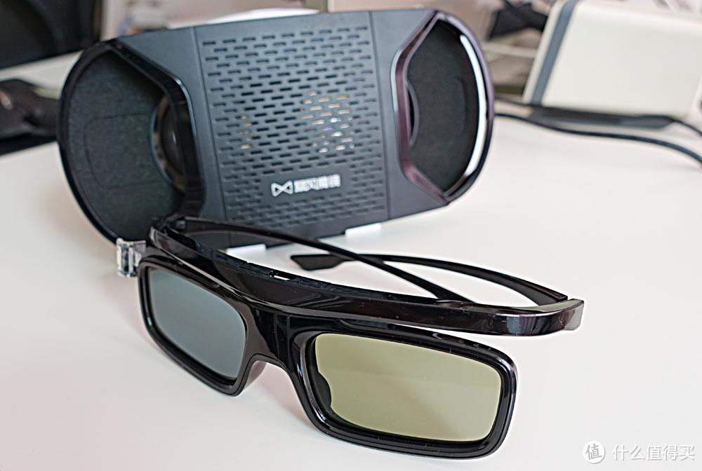 说3D,道3D，什么是更适合的3D家庭娱乐——坚果 HGL1 投影仪 3D眼镜 评测
