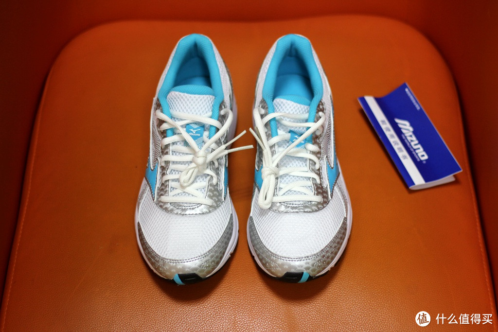 #本站首晒# 老妈的新战靴 — Mizuno 美津浓 入门款 CRUSADER 9 女款跑步鞋 开箱