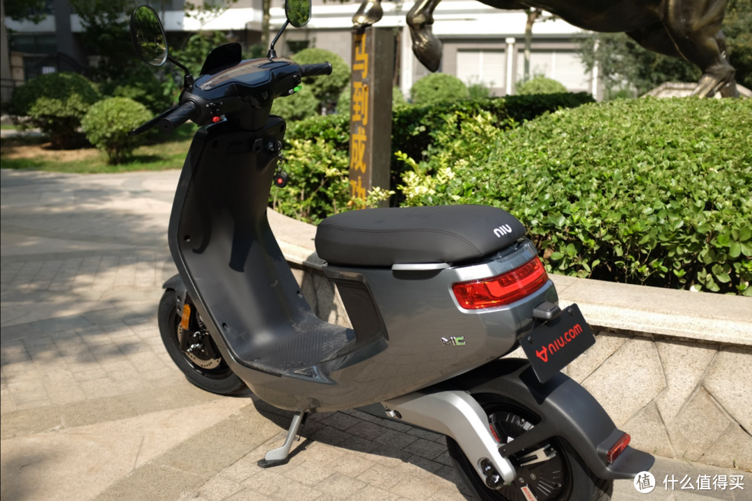 初生牛犊不怕虎 —— 小牛 m1c 电动车 小评