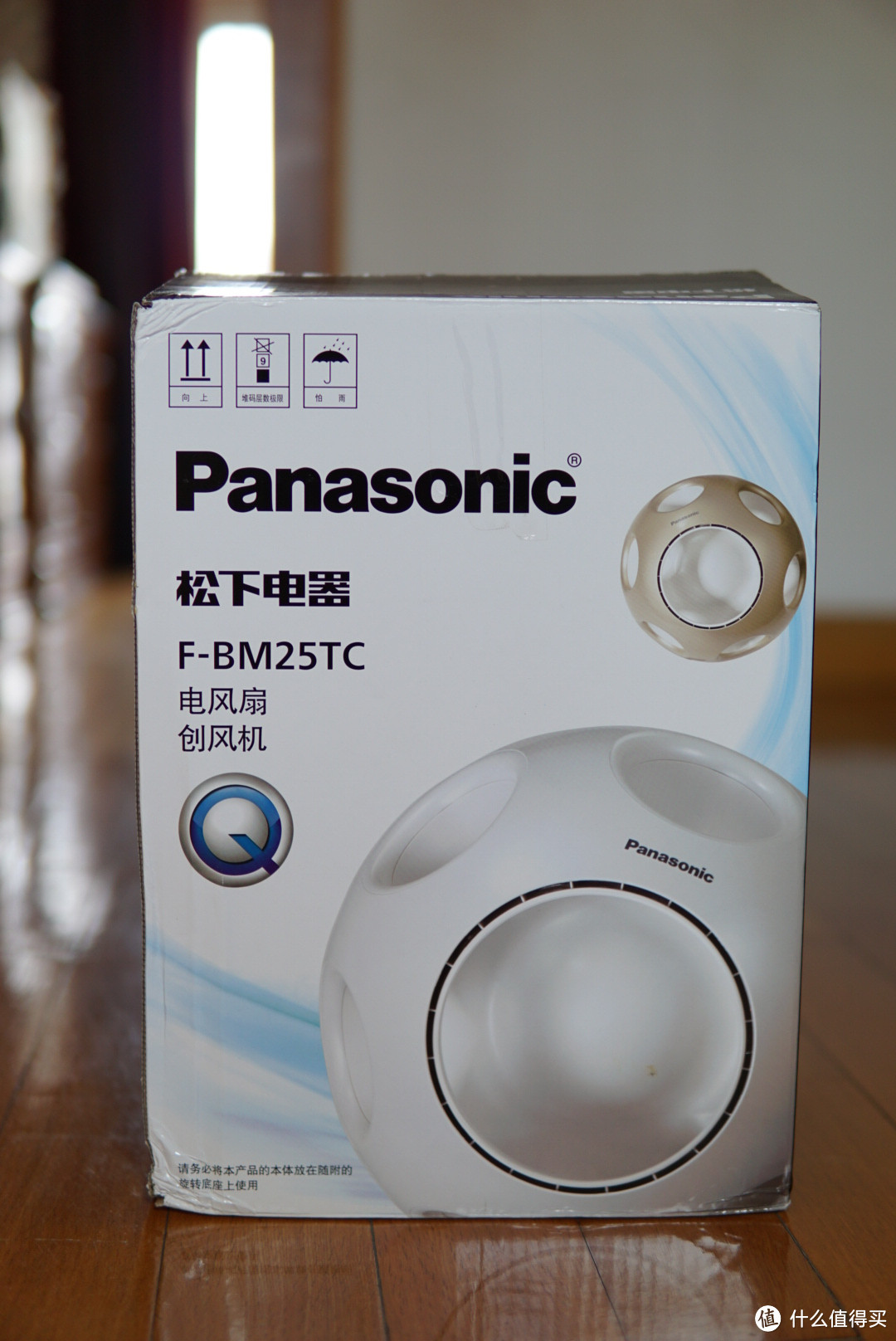 #一周热征#三伏天# 这是一台骨骼清奇的电风扇：Panasonic 松下 创风机 F-BM25TC