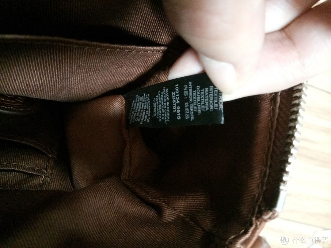 一次略遗憾的购物——FOSSIL Sydney Top Zip 棕色 斜挎包 开箱