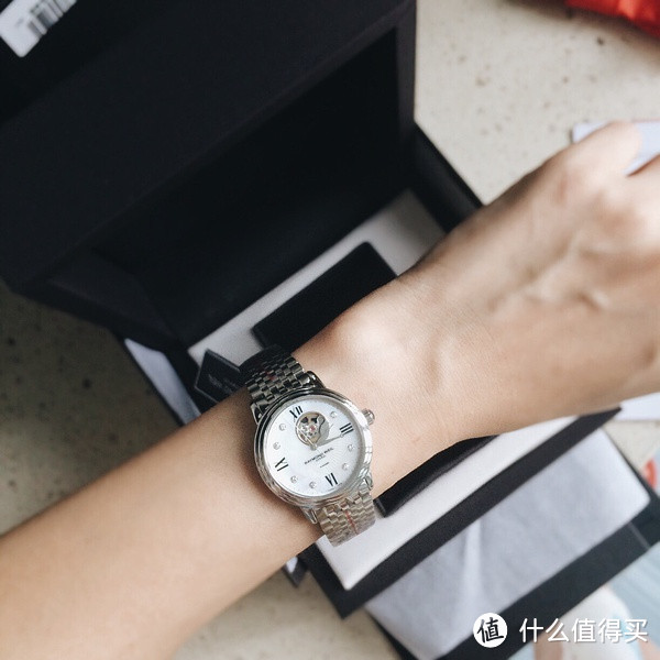 生日买了个表：为颜值正名 RAYMOND WEIL 蕾蒙威 MAESTRO  大师系列 2627-ST-00994 女款机械腕表