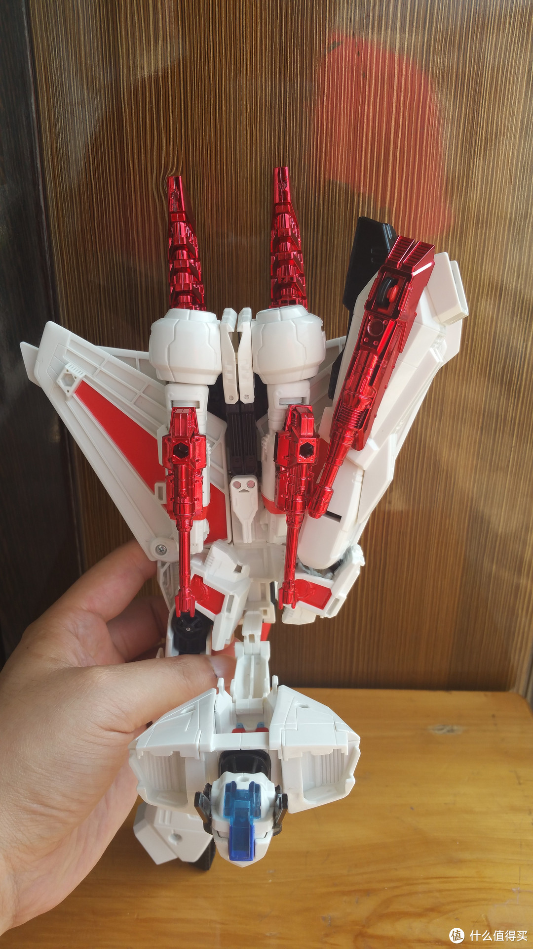 合上双臂,作为推进器.拉下大头!~变形时候先卸下肩膀.