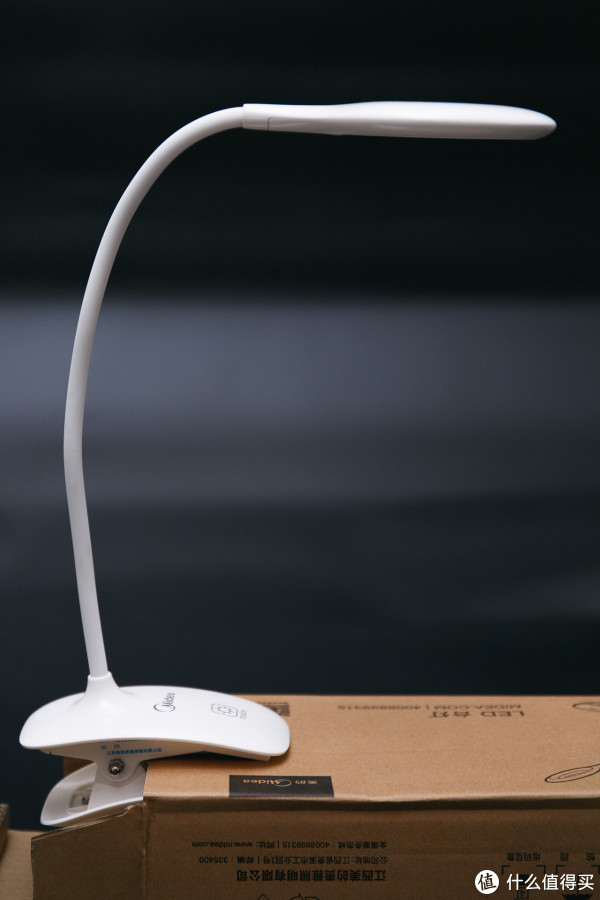 25元入手:midea 美的 usb 可充电池式 led 带夹 小台灯