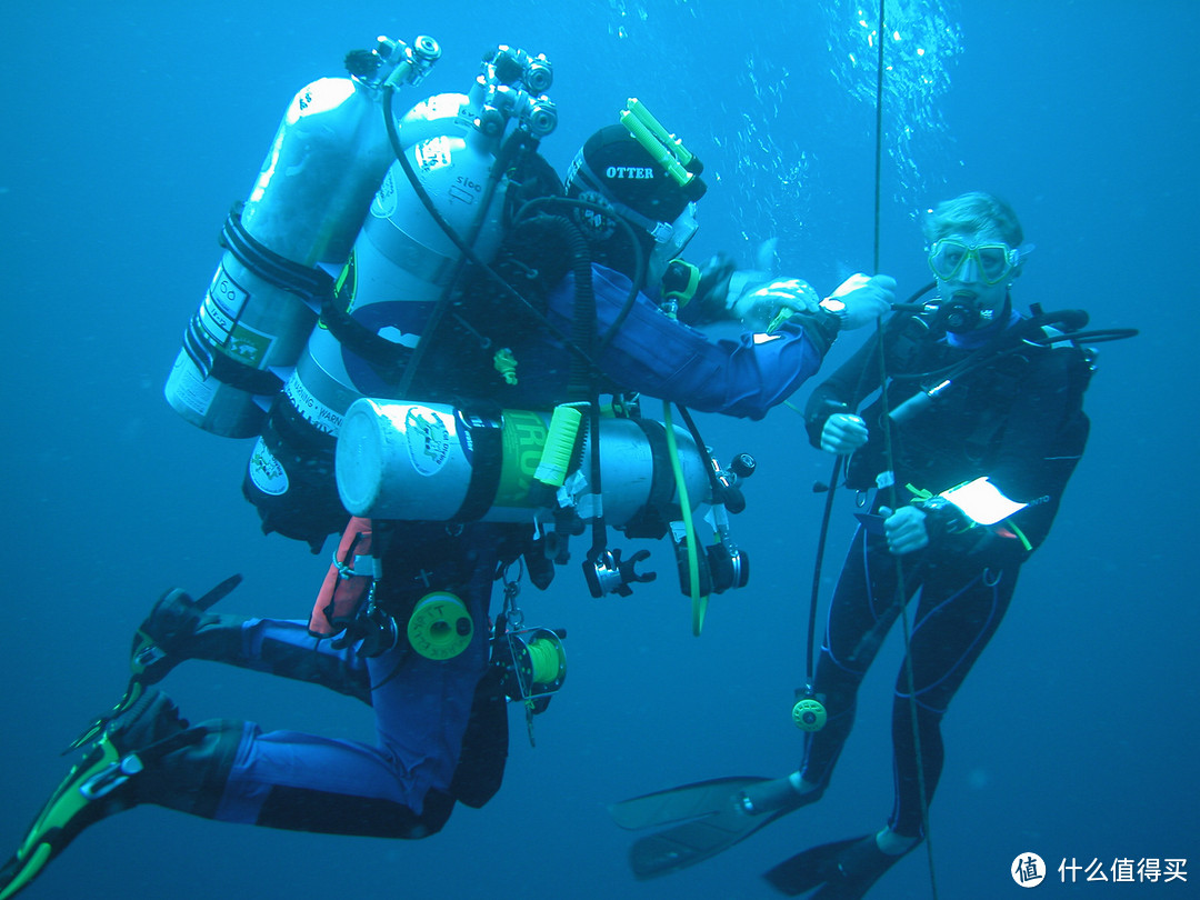 Mark Ellyatt在完成270m潜水后减压停留，图片thaiwreckdive.com