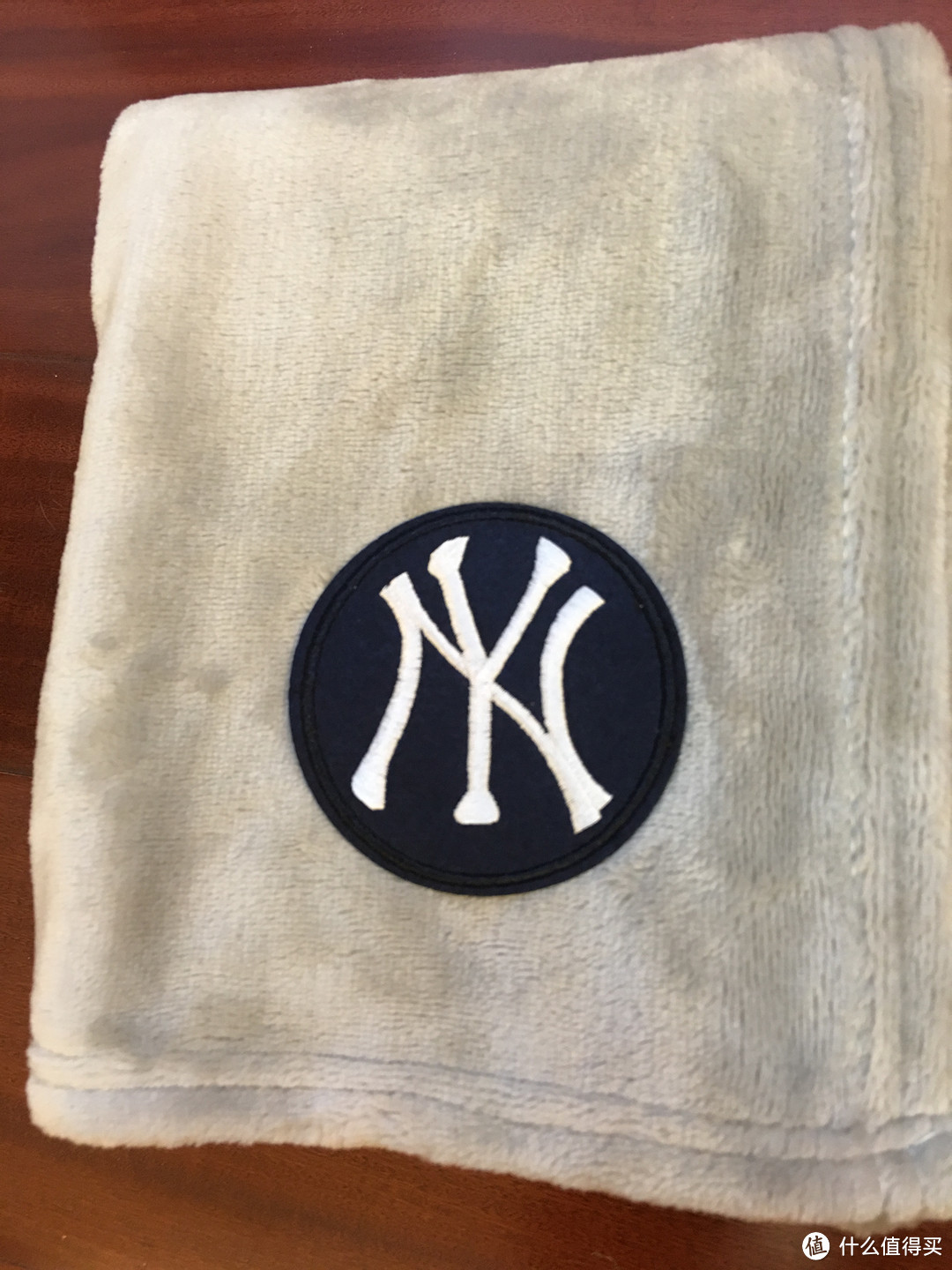 小侄子百天收到小叔子的礼物：Yankees 扬基队 婴童礼盒
